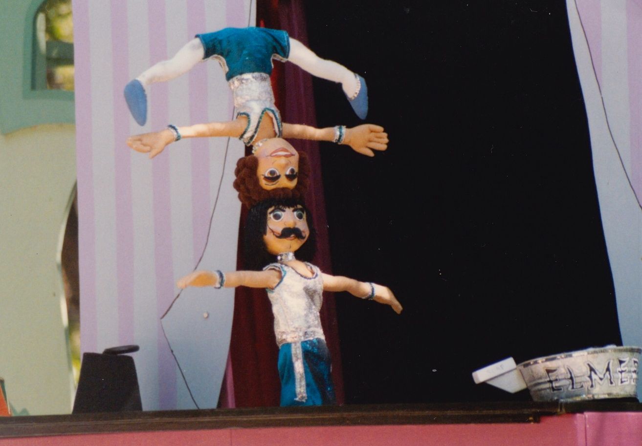 circus puppet show